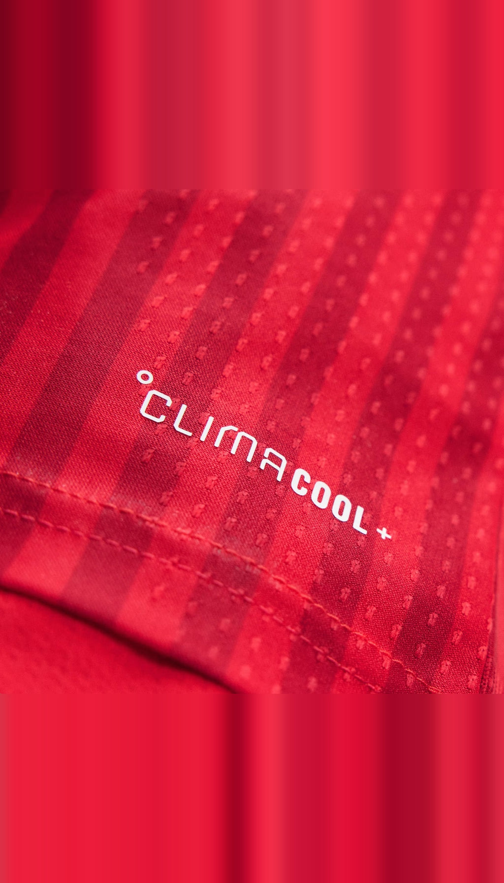 FC Bayern local 2026/27 versión jugador — detalle de la tecnología CLIMACOOL+