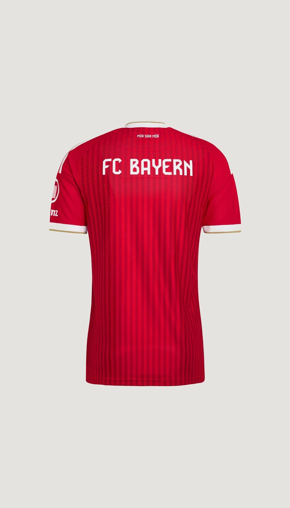 FC Bayern local 2026/27 versión jugador — vista posterior
