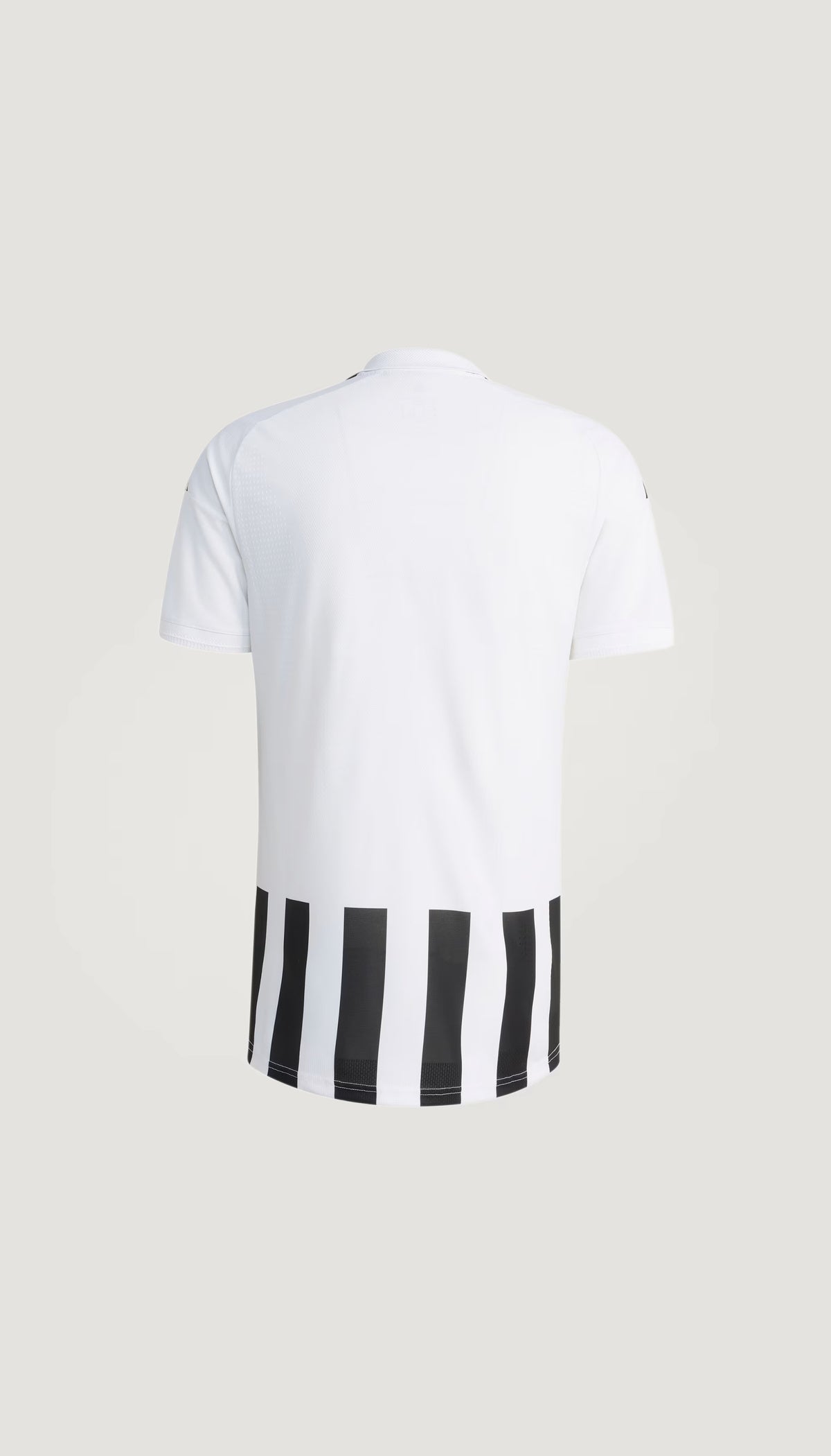 Juventus local 2026/27 versión jugador no oficial — vista posterior