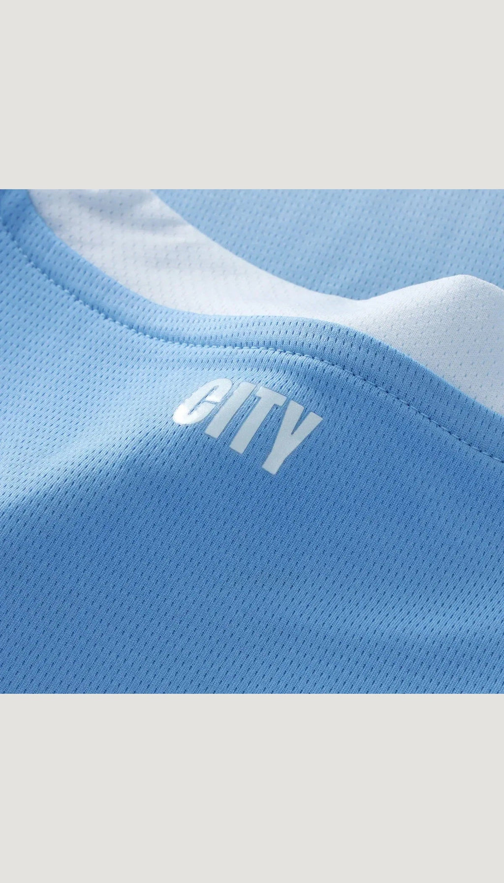 Manchester City local 2026/27 versión jugador — detalle CITY y cuello