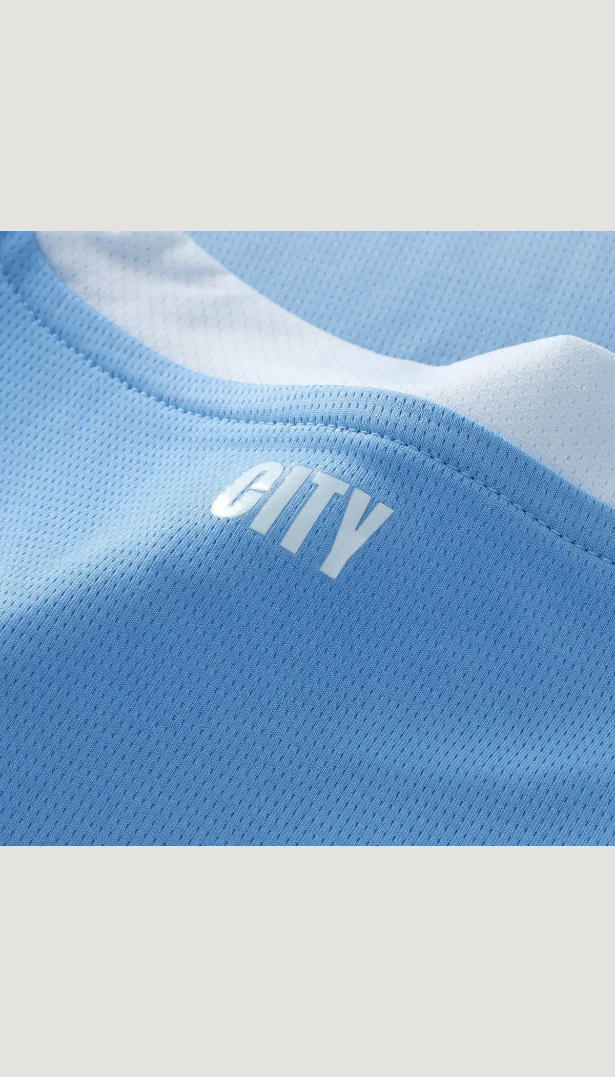 Manchester City local 2026/27 versión jugador — detalle CITY y cuello