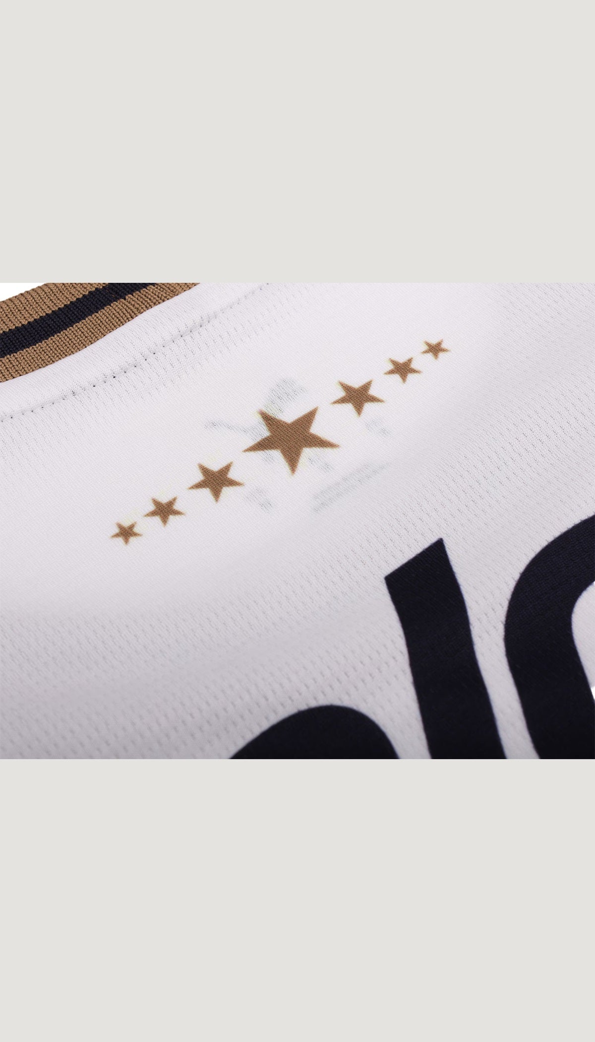 Pumas UNAM visita 2026/27 versión jugador no oficial — detalle de las estrellas en la espalda